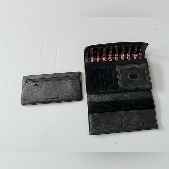 Clarks Pebble Leather Metallic Silver Gray Tri-Fold Wallet - Picture 9 of 11